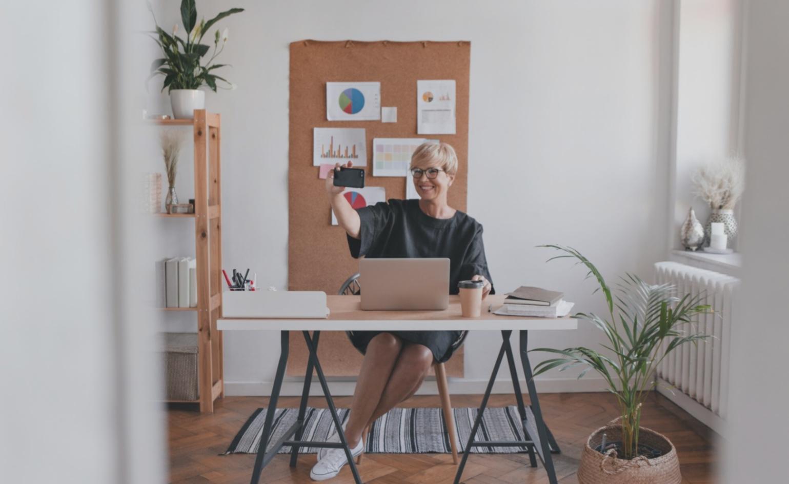 Individuelle Beratungssituation mit strukturierten Lernmaterialien